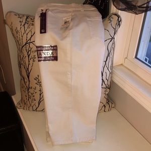 NWT Gloria Vanderbilt Amanda heritage fit skimmer white jean capris